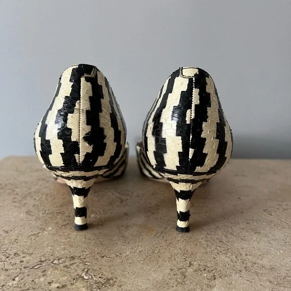 Via Spiga low kitten heel in black and white - Picture 8 of 14